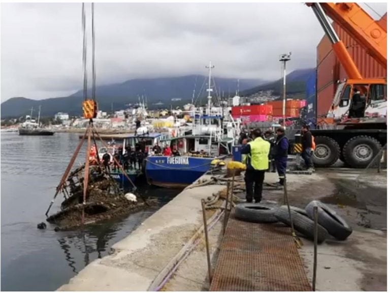 Reflotamiento lancha "Aquiarium"