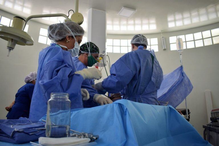 Pacientes humahuaqueñas fueron operadas en el quirófano del hospital Belgrano.