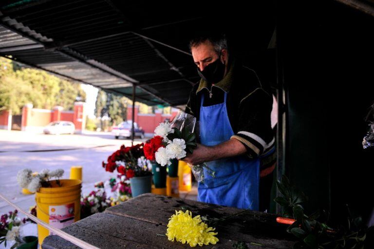 Reapertura de los cementerios en la Ciudad. (Clarín)