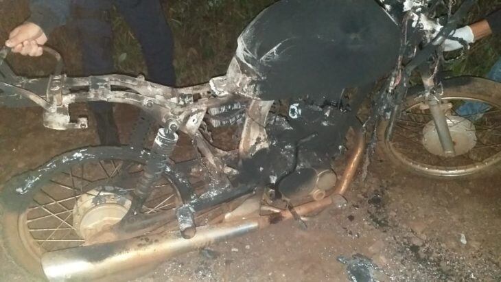 Fallecieron luego de que su motocicleta se enganchara a un cable de alta tensión. El Soberbio.