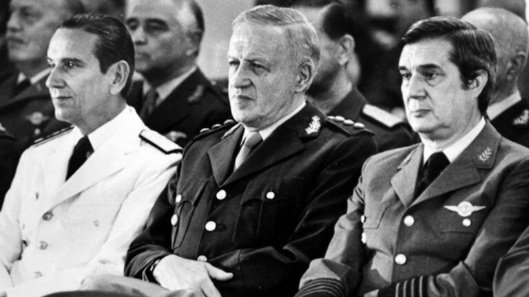 Almirante Isaac Anaya, General Leopoldo Galtieri y Brigadier Basilio Lami Dozo