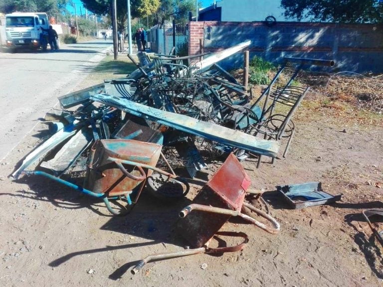 Desechos después del incendio en Cuesta Colorada