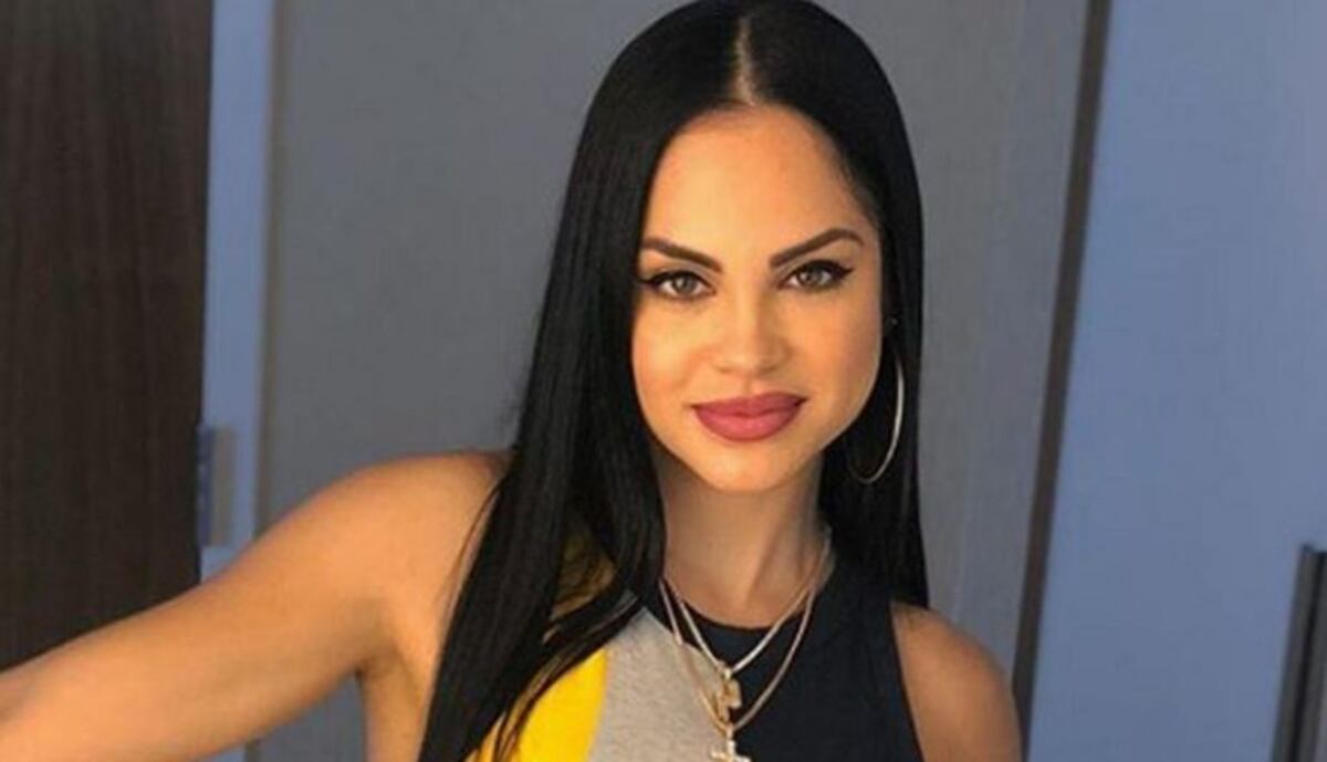 El excéntrico look de Natti Natasha: transparencias y un velo de novia