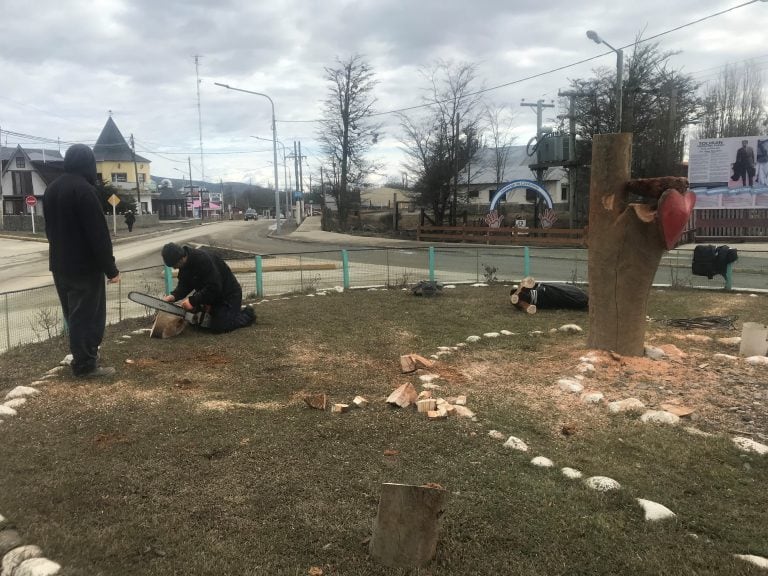 El personal de Parque y Jardín de la Municipalidad Tolhuin, Tierra del Fuego