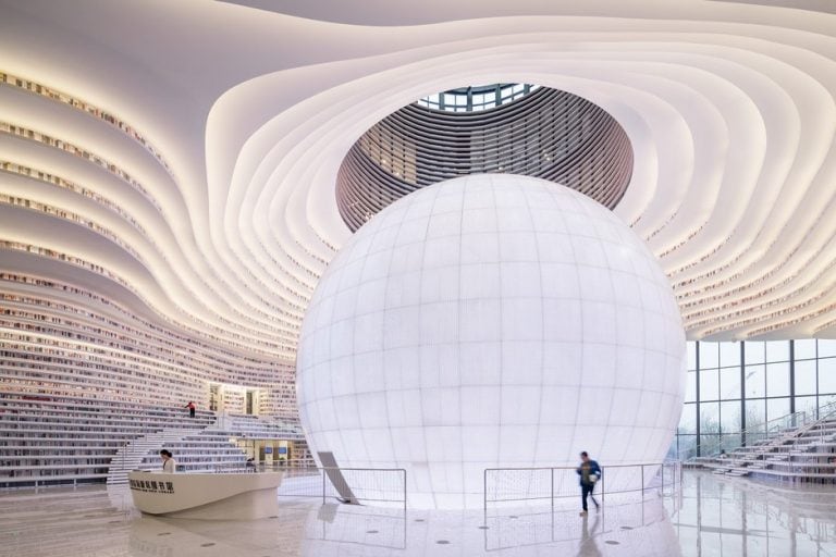 Una de las más modernas es la biblioteca Tiajin Binhai en China.