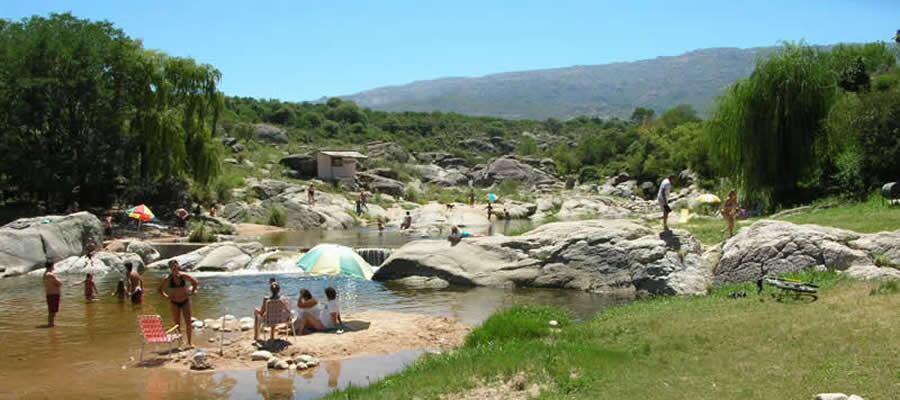 Cómo es La Cruz, un oasis en Calamuchita.