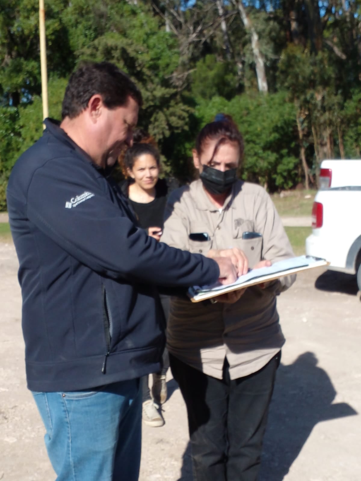 Personal del Ministerio de Medio Ambiente provincial visitaron el Vivero de Claromecó