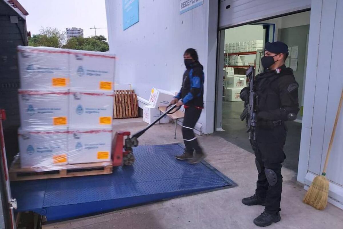 Llegó a Córdoba una nueva partida de vacunas Sinopharm