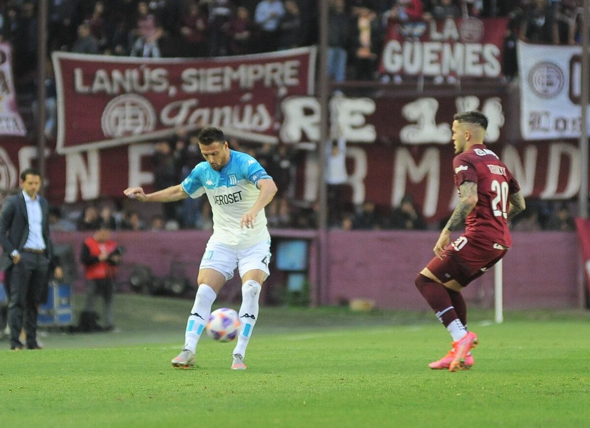 Racing le ganó a Lanús sobre el final y le metió presión a Boca