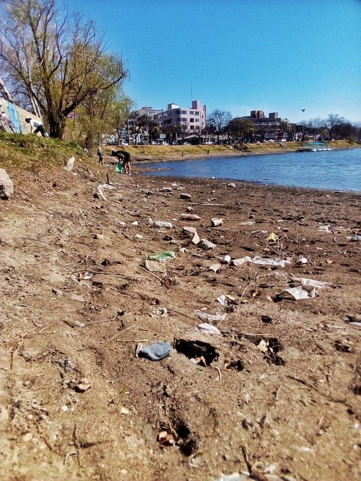 Nueva jornada de limpieza en el lago San Roque