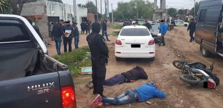 Operativo antinarco en Corrientes dejó ocho detenidos y un agente herido.