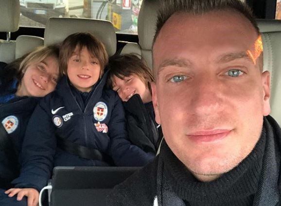 Maxi López, junto a los tres hijos que tuvo con Wanda Nara.