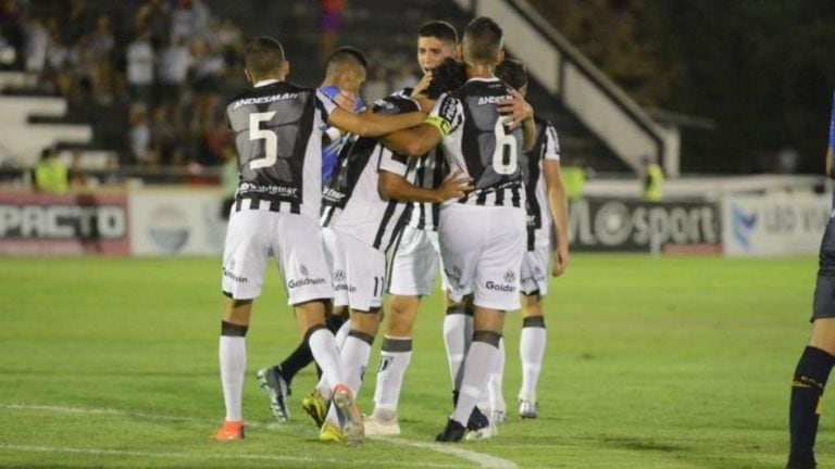 Gimnasia venció a Juventud Unida de San Luis