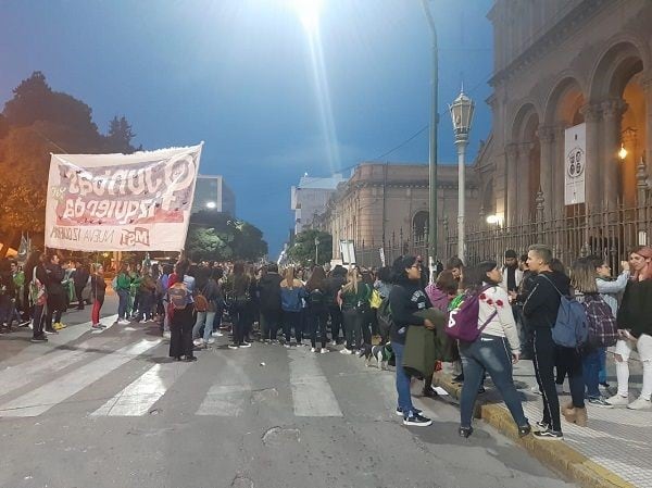 Diversos sectores a favor de la Ley de Interrupción Voluntaria del Embarazo se convocaron durante la tarde de este martes en plaza 25 de mayo al conmemorarse el «Dia de Acción Global por la Salud de las Mujeres».