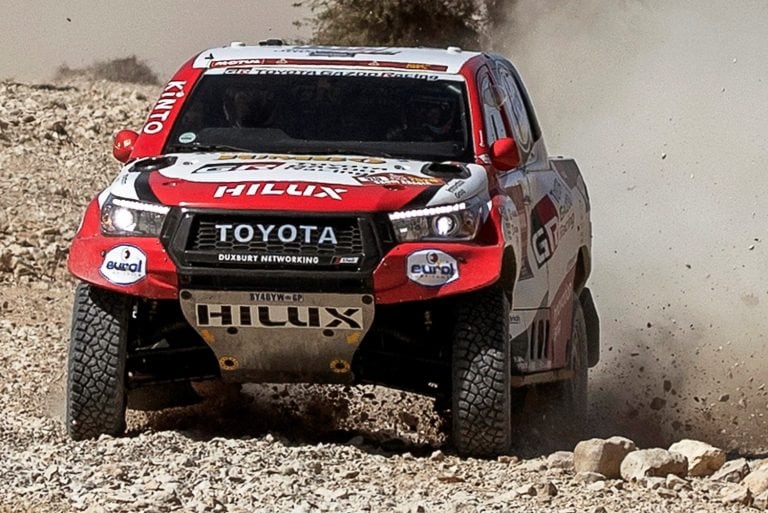 Fernando Alonso y la Hilux del Toyota Gazoo Racing South Africa. Décimo, en su primera experiencia en el Dakar. Notable debut.