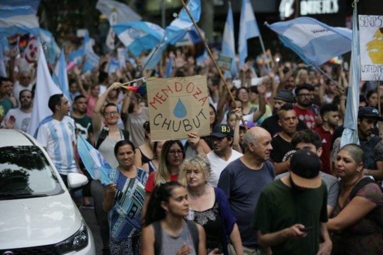 Banderazo en Mendoza. (Foto: gentileza Asamblea por el agua)