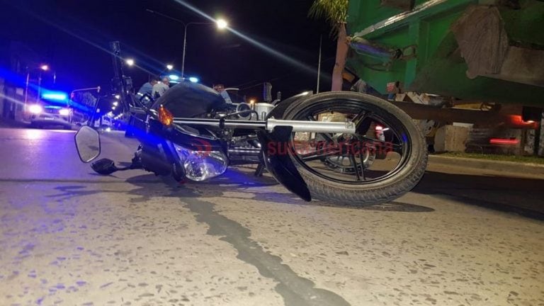 Motociclista atropelló a un recolector de residuos