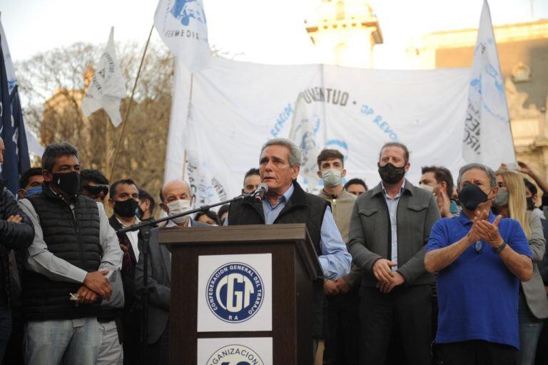 Duhalde, Barrionuevo, Acuña, Bárbaro y Moreno encabezaron un acto por el Día de la Lealtad. (Foto: Federico López Claro)