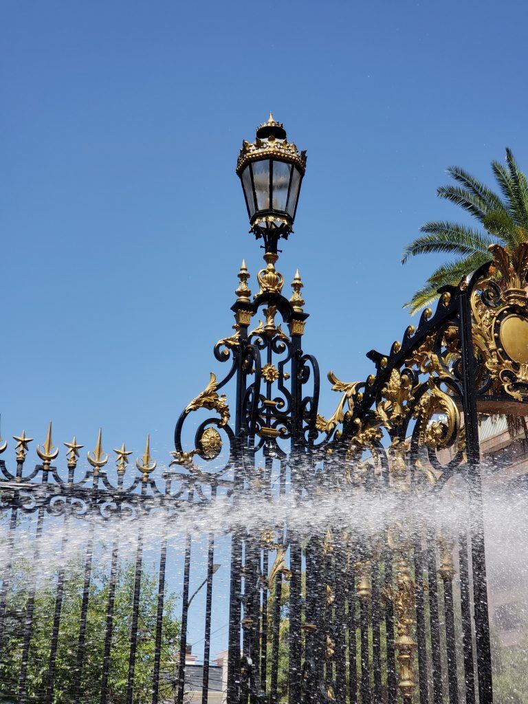 Los portones, el ingreso al Parque General San Martín.