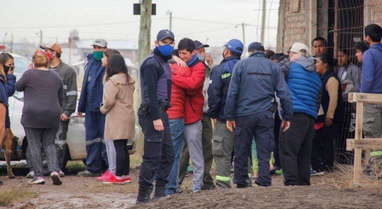 Incendio en Cipolletti: una nena de murió y sus dos hermanitos y padre están graves (Foto: LMCipolletti)