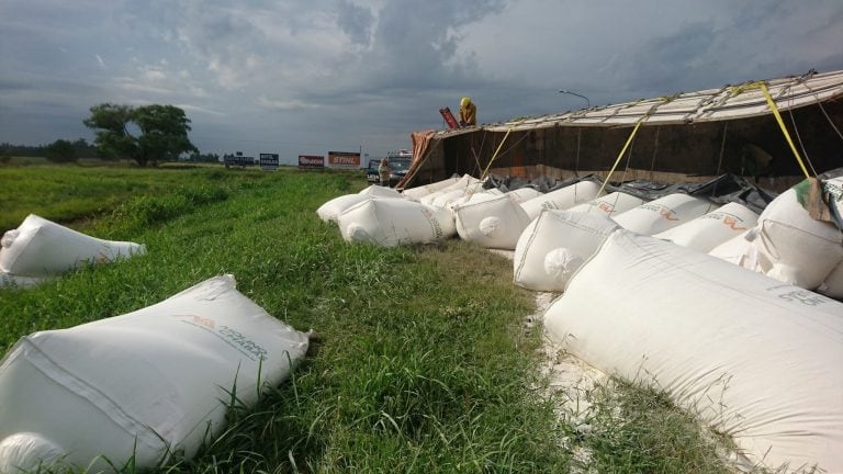 Volcó camión y cortó la ruta en Casilda