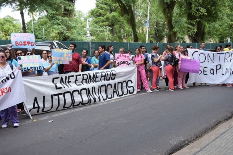 Enfermeros marcharon a casa de gobierno.