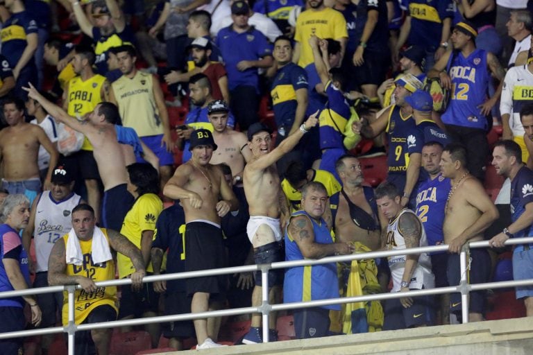 Fanáticos de Boca Juniors se enfrentaron a fanáticos de Junior. (Foto: EFE/RICARDO MALDONADO)