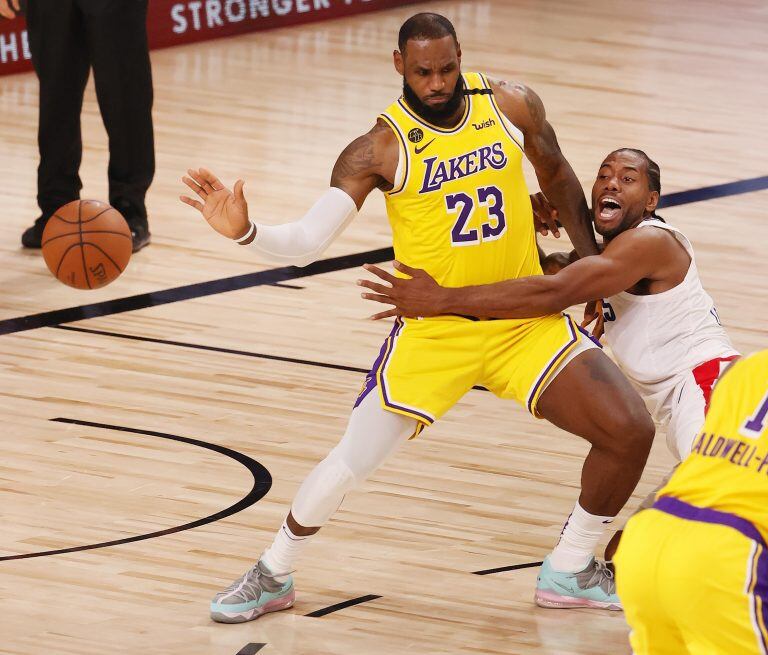 los Lakers derrotaron a los Clippers por 103-101.(EFE)