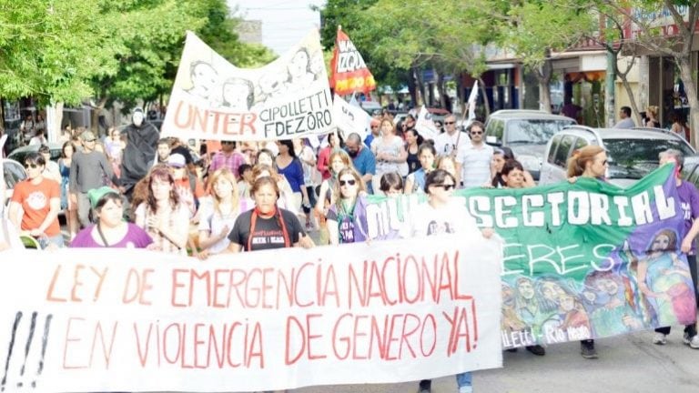 Marcha "Ni una menos" en Cipolletti.