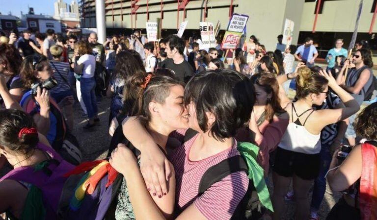 Besazo contra la homofobia en Buenos Aires