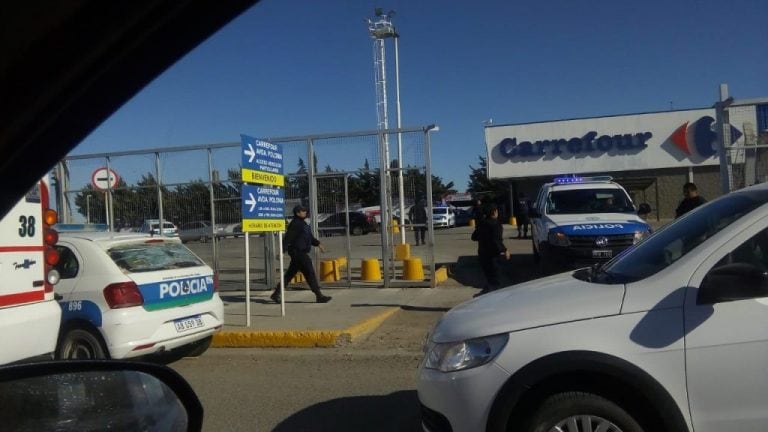 La avenida Polonia fue cortada por la policía al momento de los hechos.