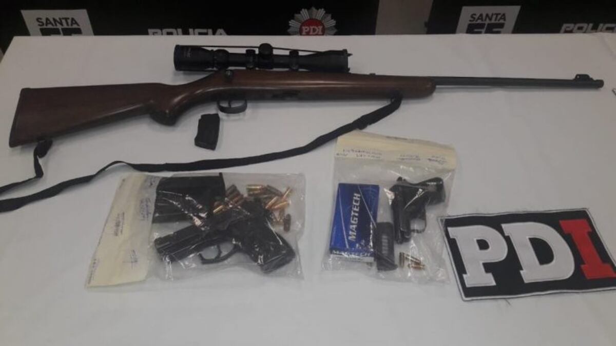 La División Judiciales secuestró droga, armas y detuvo a seis personas junto a dos menores
