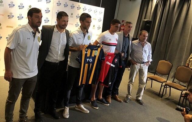 Conferencia de Aguerre y Caruzzo previo al clásico rosarino. (Federico Rosolani)