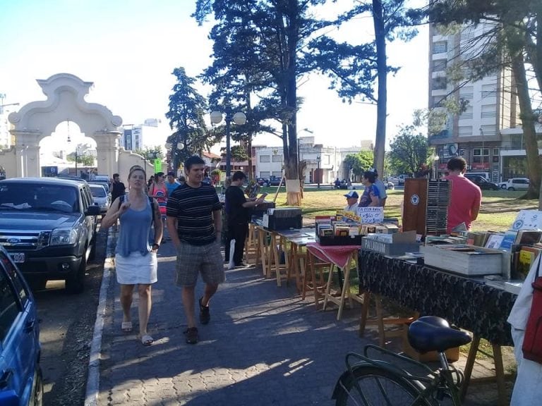 Feria de Literatura y Música en el Parque de Mayo