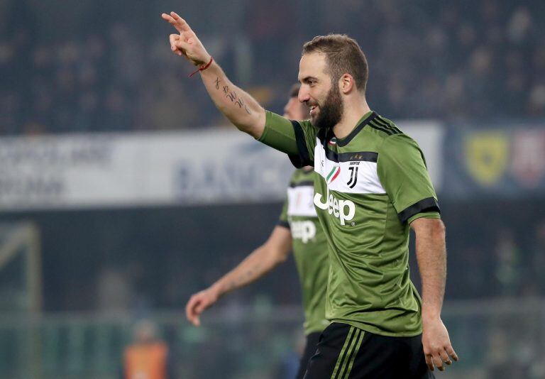 Verona (Italy), 27/01/2018.- Juventus' Gonzalo Higuain jubilates after scoring the goal 0-2 during the Italian Serie A soccer match AC Chievo vs Juventus FC at Bentegodi stadium in Verona, Italy 27 January 2018. (Italia) EFE/EPA/Filippo Venezia