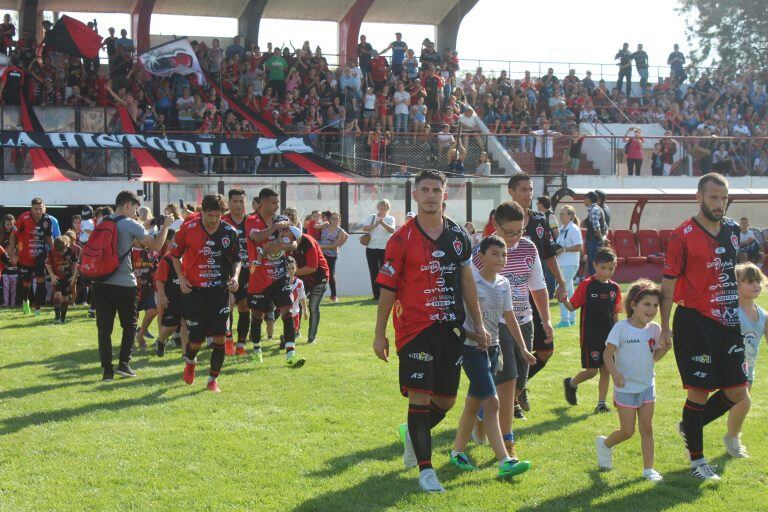 Sporting derrotó a Libertad