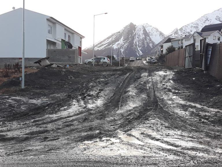 Calle Río Almanza y Avenida Los Ñires, Intransitable