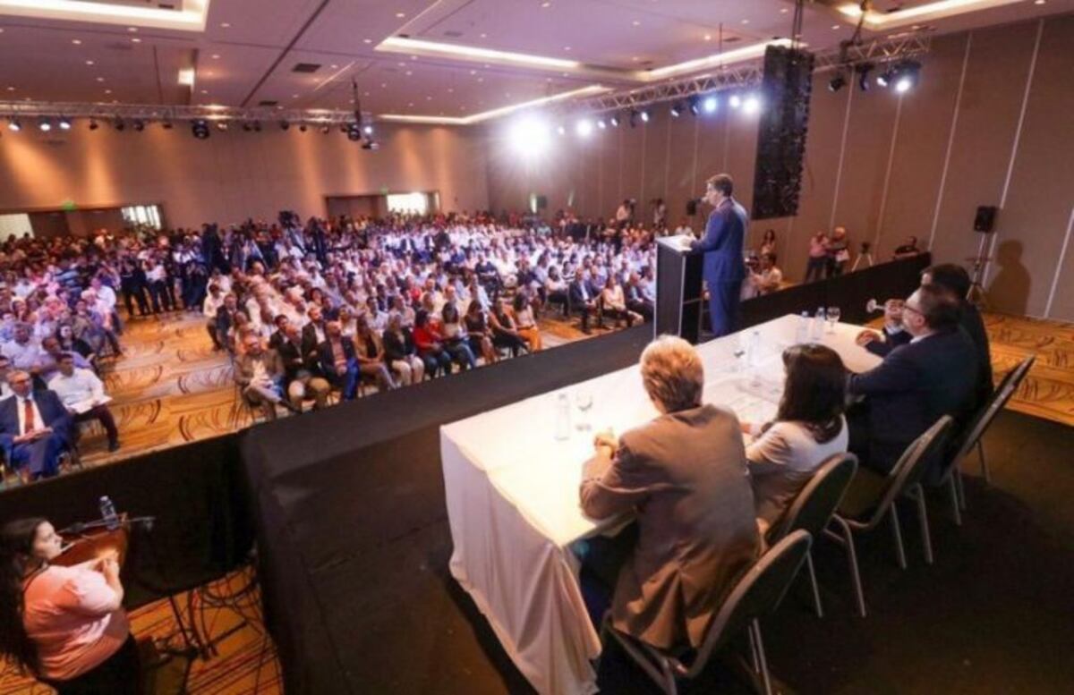 Capitanich y Kulfas entregaron promociones industriales por $1.400 millones