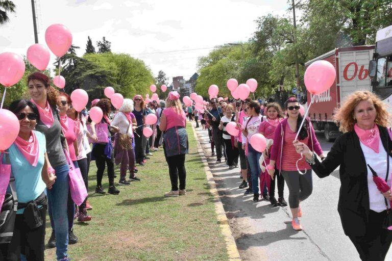 Este año la caminata será con distancia social y barbijos. Desde distintos puntos y hasta Patio Olmos. A pie o en vehículos.