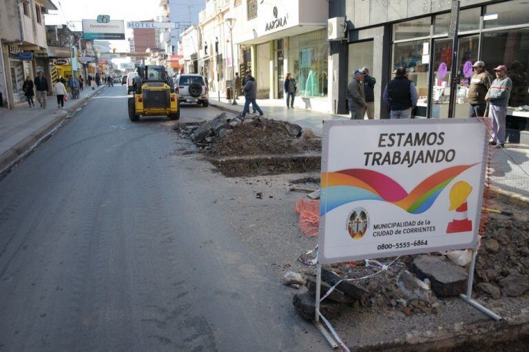 La Municipalidad de Corrientes lleva a cabo obras de bacheo. (Foto: Radio Sudamericana)