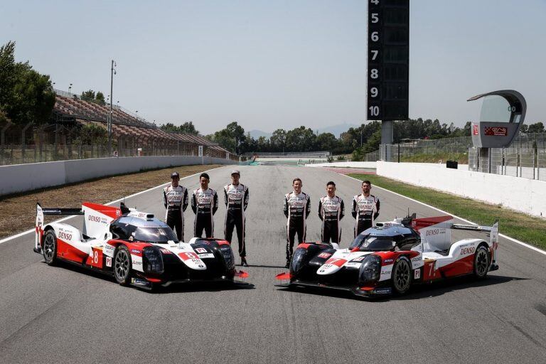 La presentación del Toyota TS050 Híbrido este lunes en Barcelona. Pechito, el primero de la derecha.