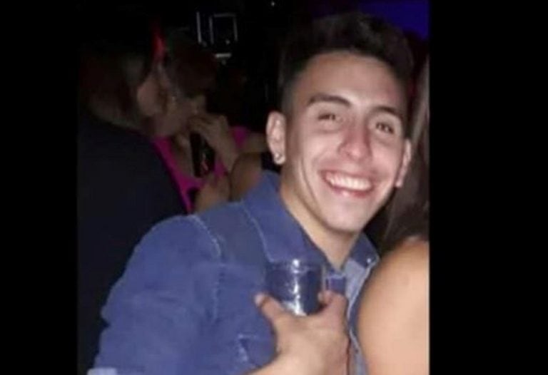 Denuncian que Carlos Daniel Orellano desapareció luego de ir a bailar la noche del domingo 24 de febrero a Ming River House en La Fluvial. (Facebook)