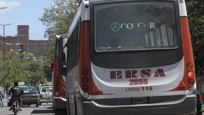 El paro de choferes de ERSA continuará al menos hasta el mediodía del martes (Foto: El Liberal)