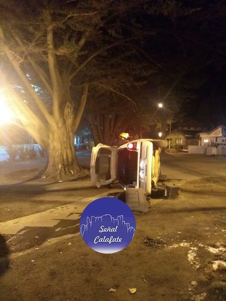 Increíble vuelco en la plaza Perito Moreno.