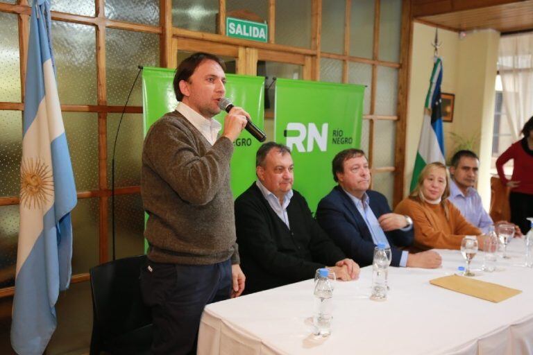 Entrega de impresoras a las escuelas técnicas de Bariloche (Foto: Gobierno de Río Negro).