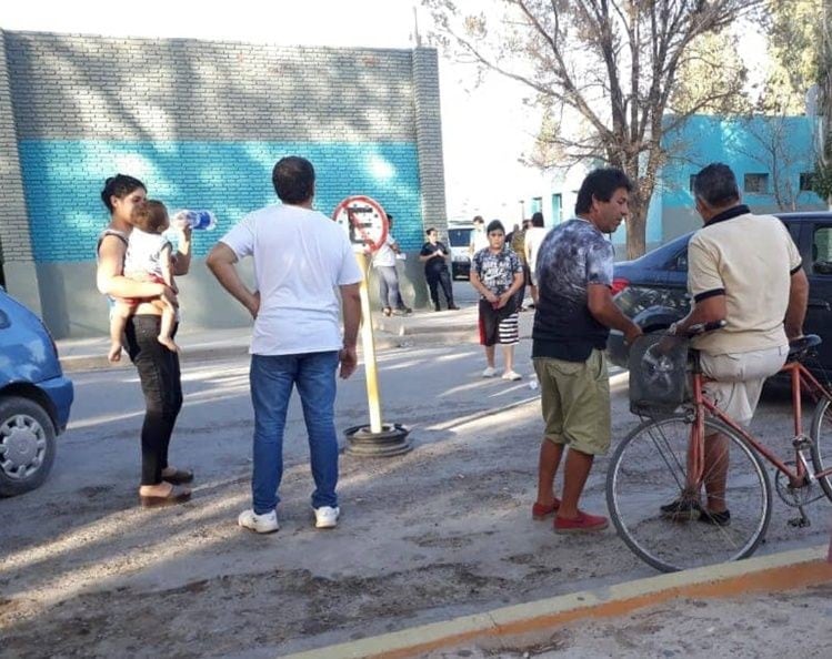 Llanto y desconsuelo en el hospital, tras la fatalidad.