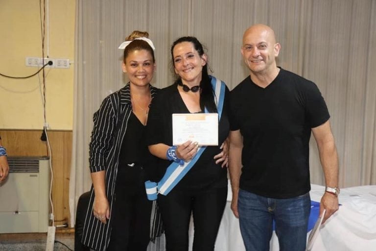 Cremona junto a su Instructora Luciana Manzanelli y el Intendente Gómez Gesteira.