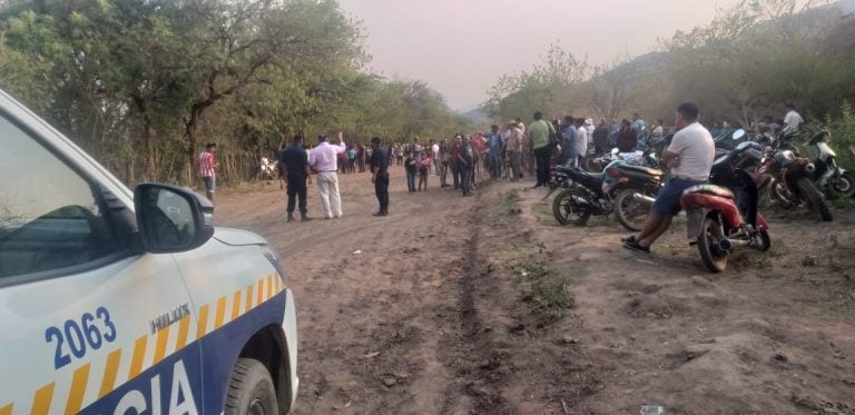 Un policía herido en la clausura de una carrera ilegal de caballos en Salvador Mazza. (Policía de Salta)