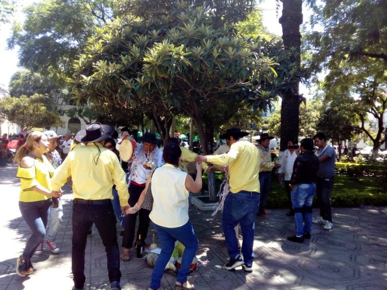 La danza y la alegría del encuentro, en los espacios públicos de la ciudad.