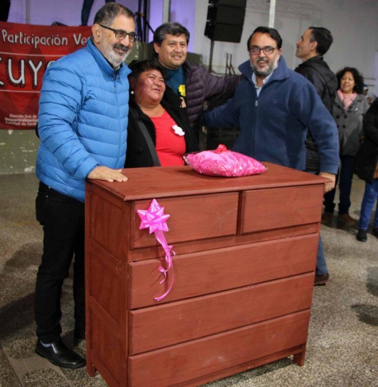 Importantes premios se entregó este sábado en la "Serenata a las Madres", el festejo realizado en el barrio Cuyaya.